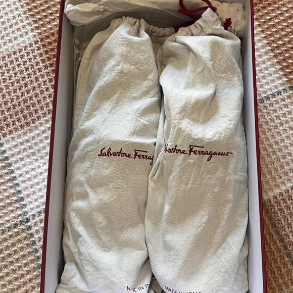 FERRAGAMO - Men's Textured Calfskin Gancini Loafer (+ LIGHT BROWN BELT) - Picture 7 of 11